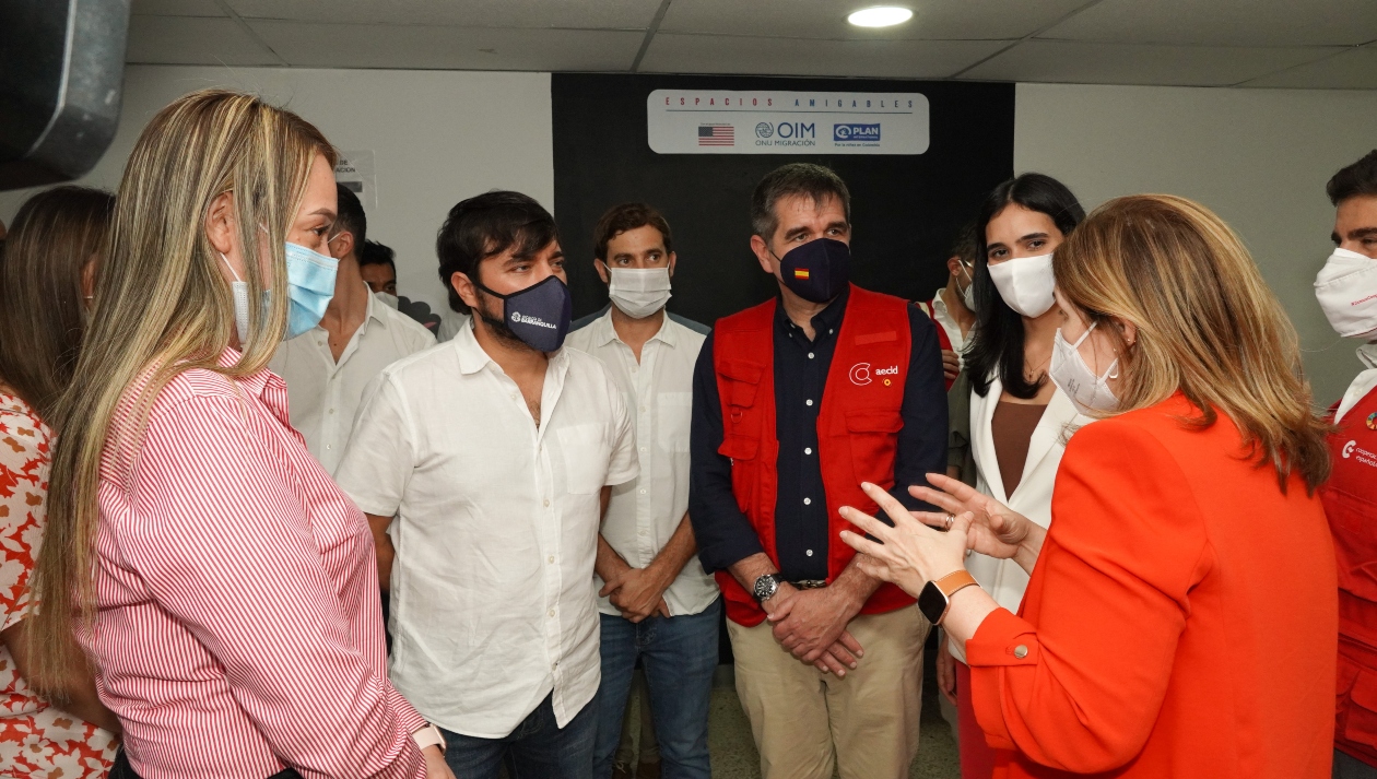 El Alcalde de Barranquilla, Jaime Pumarejo y la secretaria de Estado de Cooperación Internacional de España, Pilar Cancela Rodríguez.