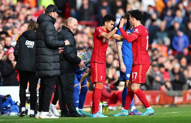 Momento en el que entra a la cancha Luis Díaz, en su debut con Liverpool.