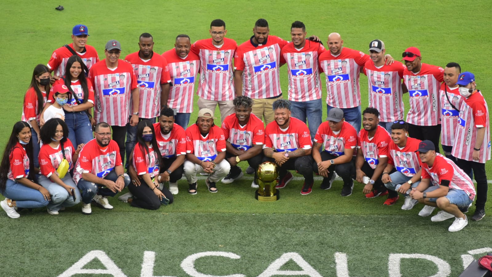 Caimanes llevaron su gloria al Metro