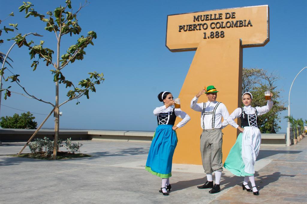 Performance en homenaje a los migrantes de la primera mitad del siglo XX.
