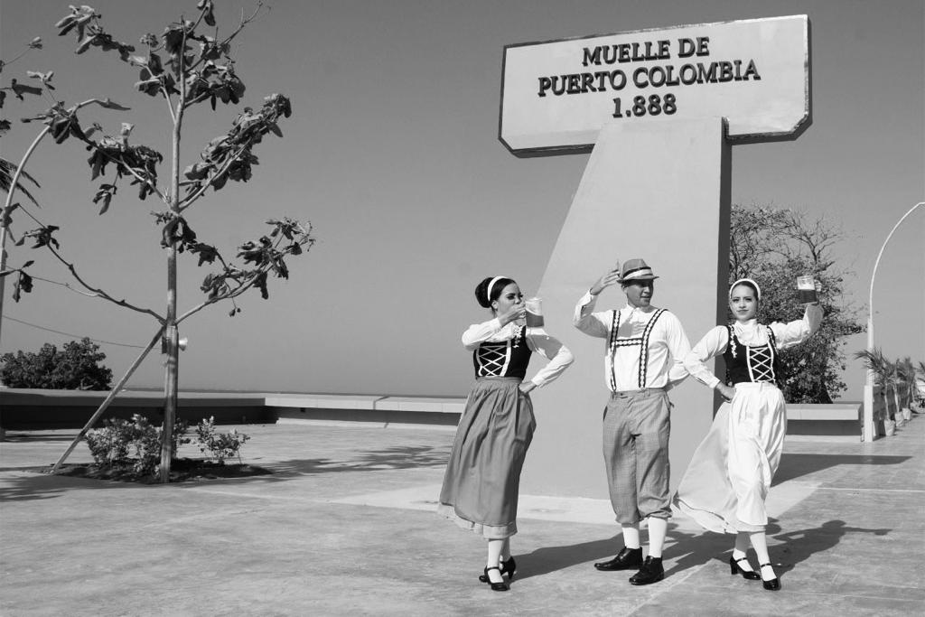 Performance en homenaje a los migrantes de la primera mitad del siglo XX.