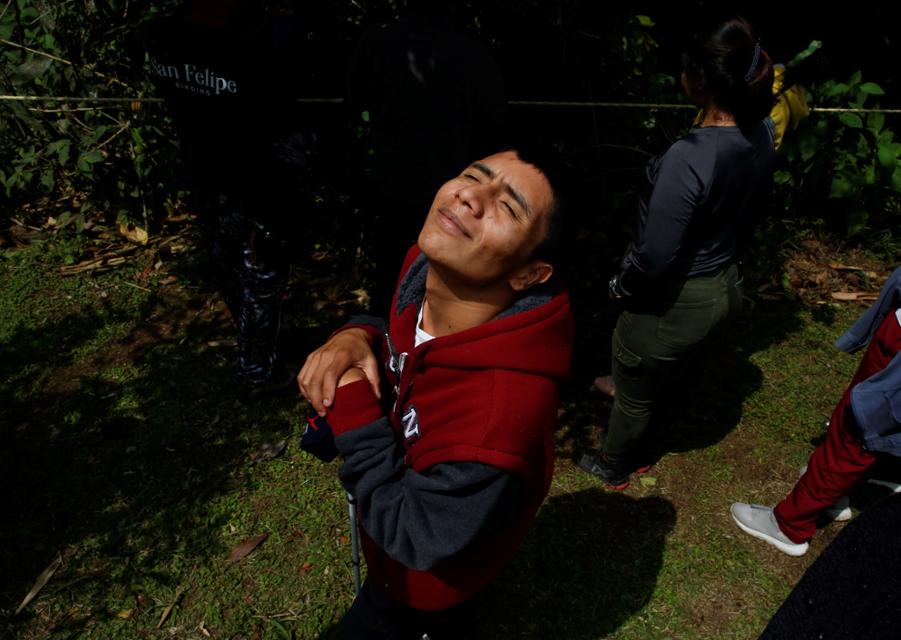 Las personas invidentes pueden escuchar a las aves, que son atraídas no solo por las flores del lugar, sino por las frutas que les dejaban en puntos estratégicos.