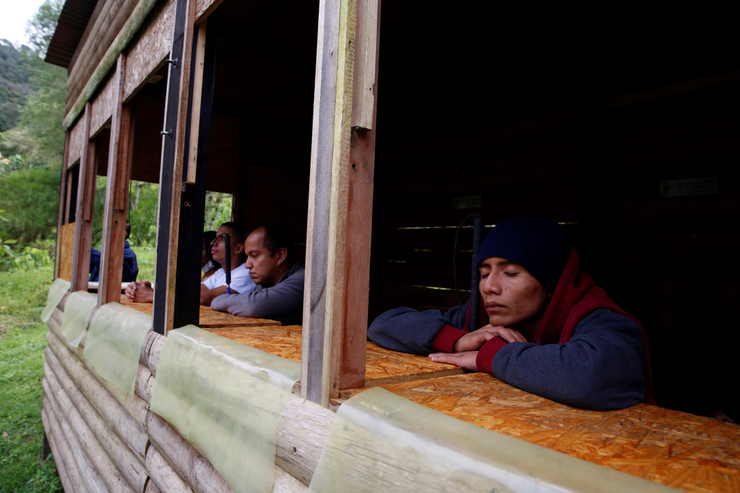 La hacienda San Felipe, a las afueras Cali, tiene 22 hectáreas donde revolotean 186 especies de aves, algunas de ellas endémicas, y otras que van de paso en migraciones y que solo dejan escuchar su canto porque son esquivas para fotografiarlas o grabarlas en dispositivos electrónicos.