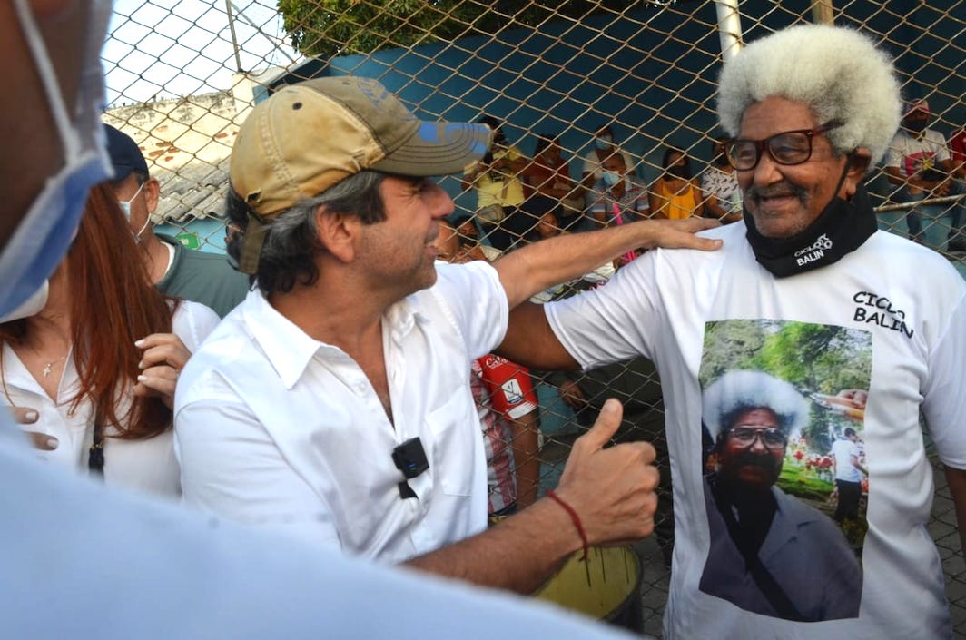 El precandidato presidencial con Balín.