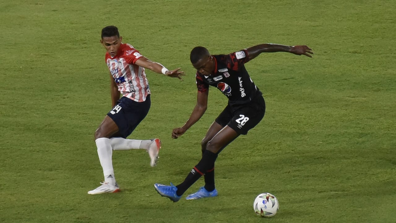 Homer Martínez enfrentando a Larry Angulo.