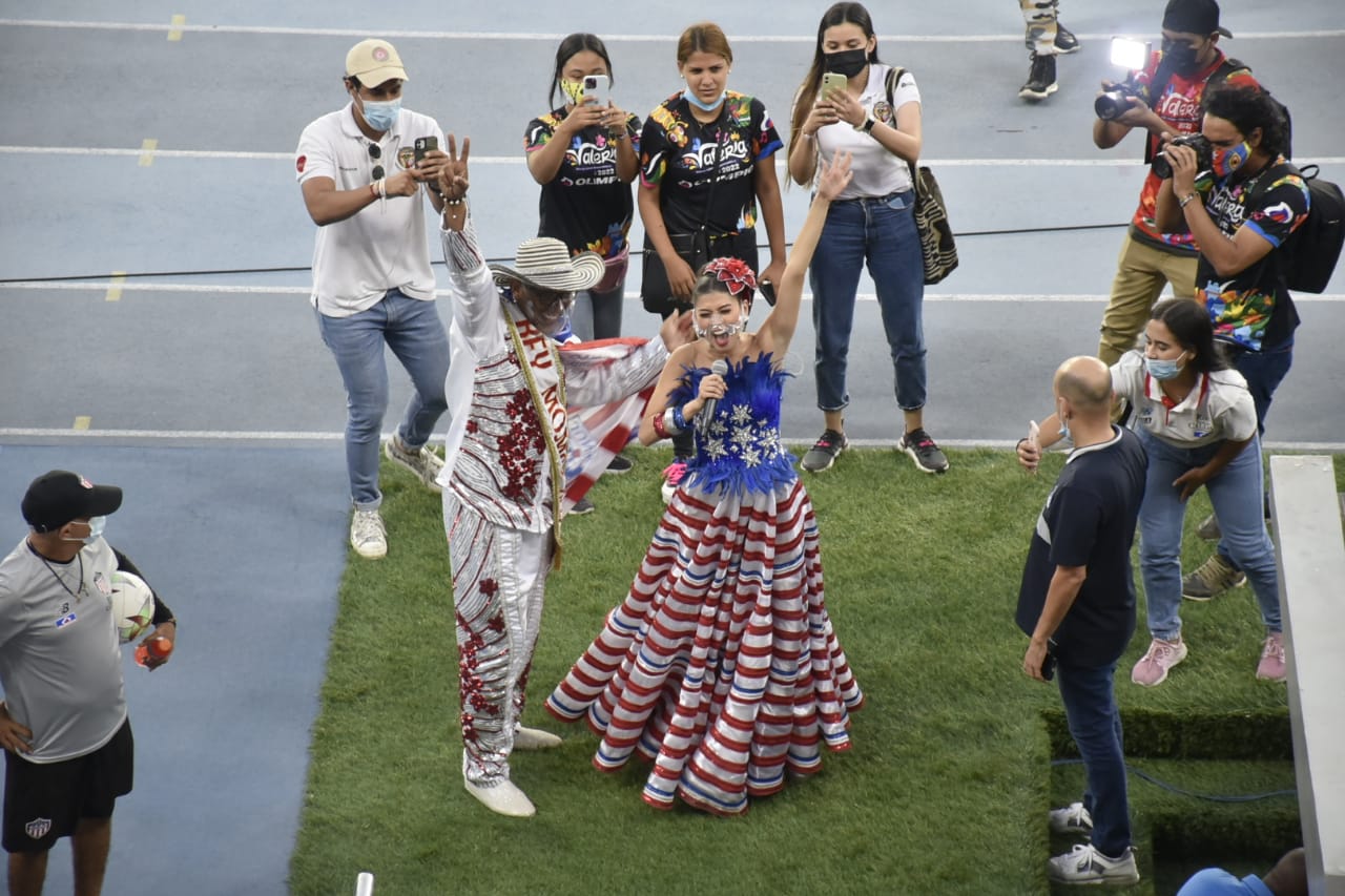 La Reina del Carnaval, Valeria Charris, presente en el Metropolitano.