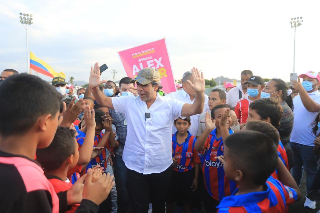 Compartiendo con habitantes de Santa Marta.