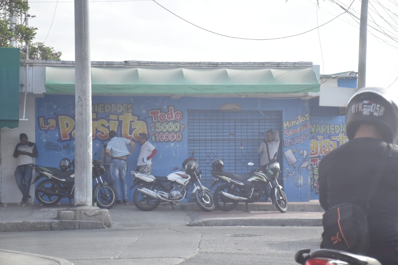 Tienda cerradas contra la extorsión.