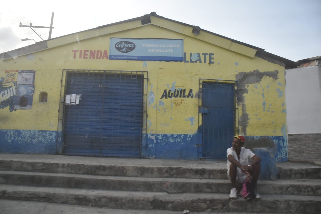 Tienda cerradas contra la extorsión.