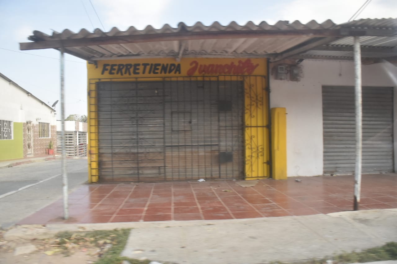 Tienda cerradas contra la extorsión.