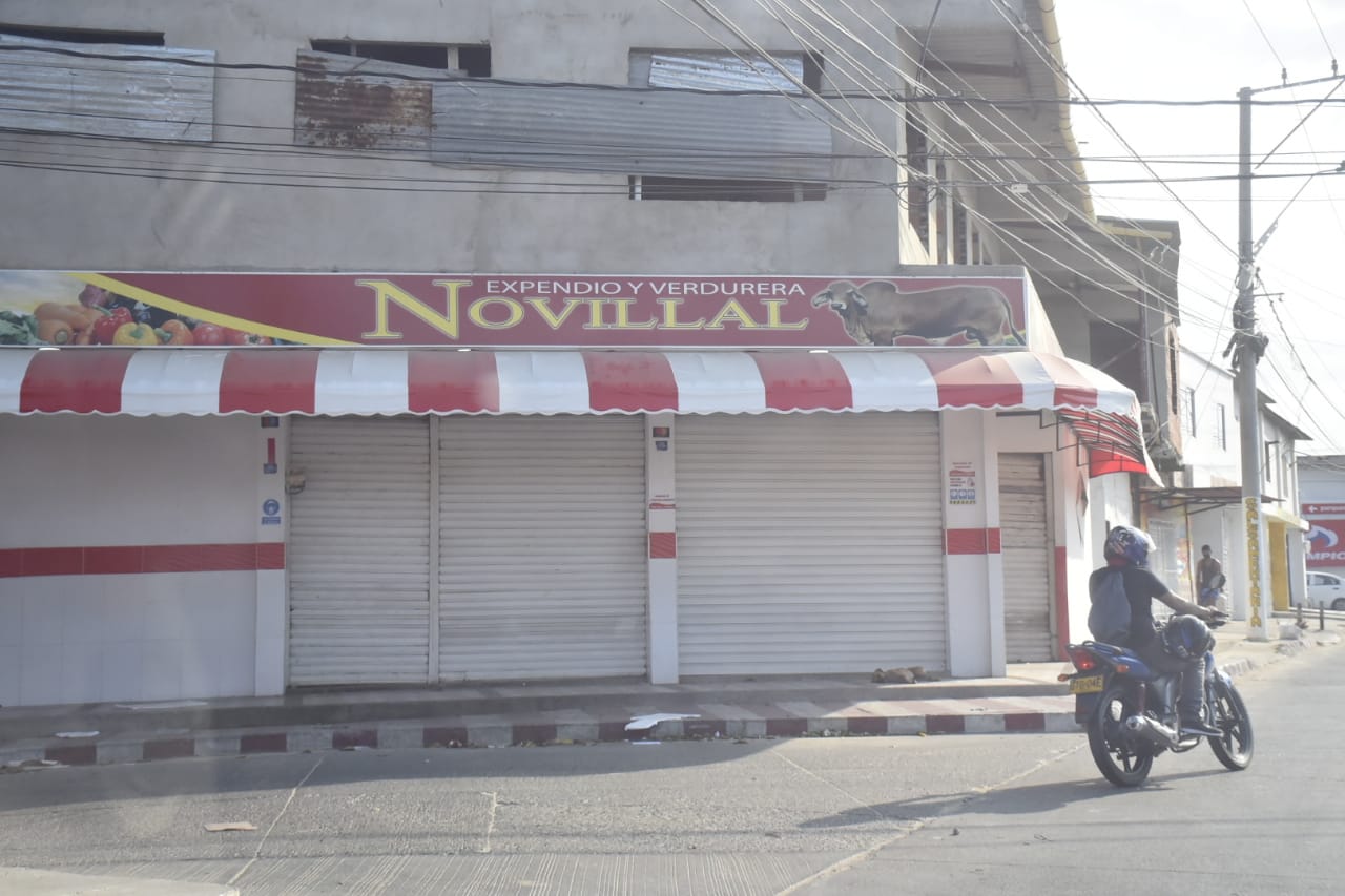 Tienda cerradas contra la extorsión.