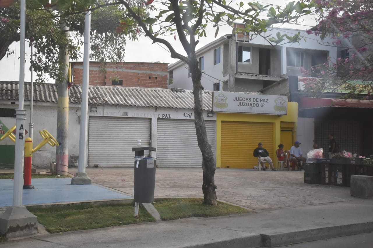 Tienda cerradas contra la extorsión.