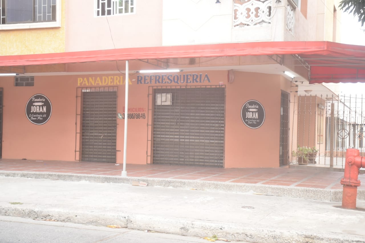 Tienda cerradas contra la extorsión.