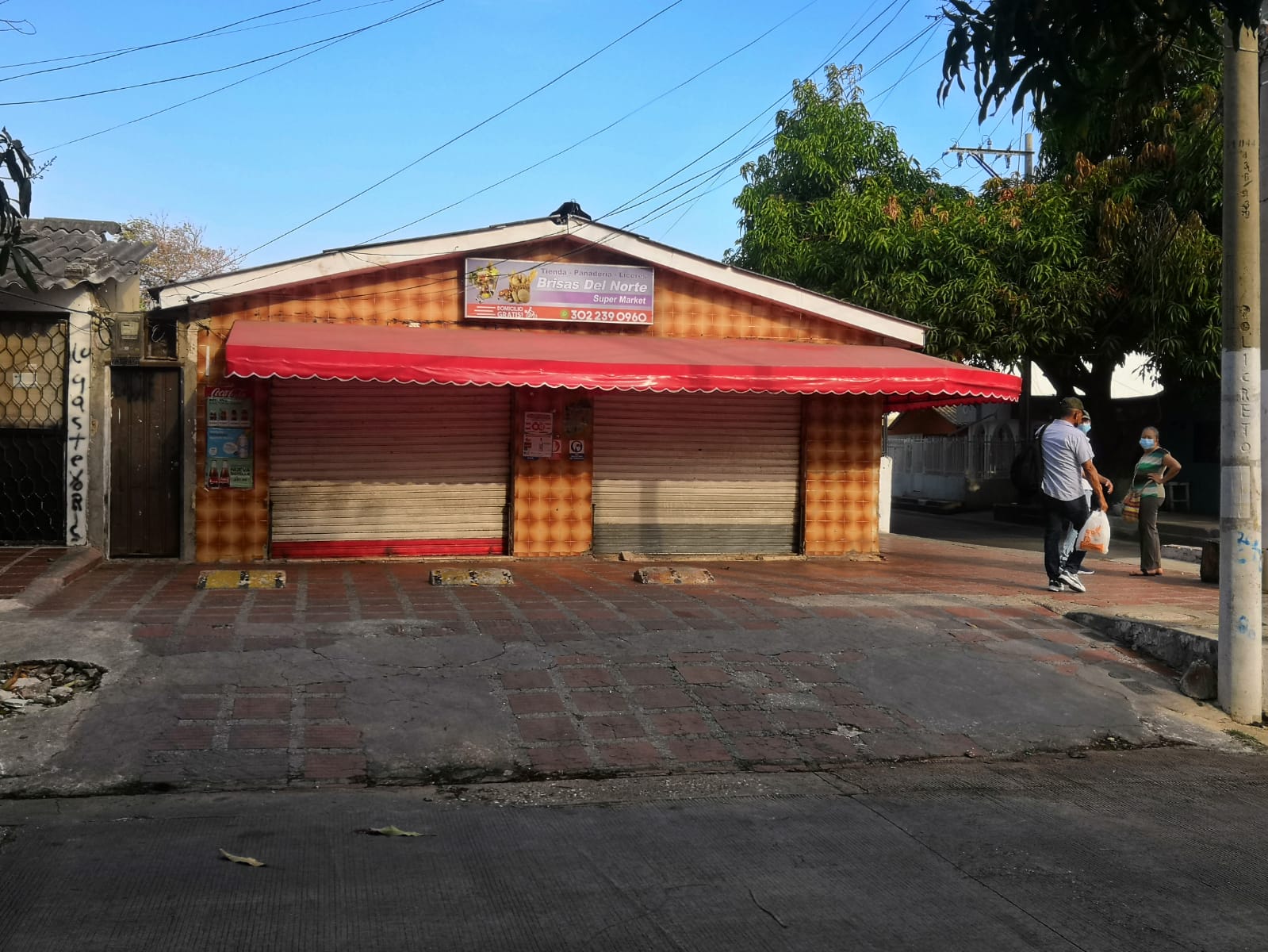 Tienda cerradas contra la extorsión.