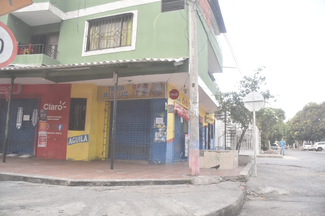 Tienda cerradas contra la extorsión.