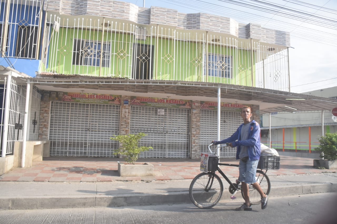 Tienda cerradas contra la extorsión.