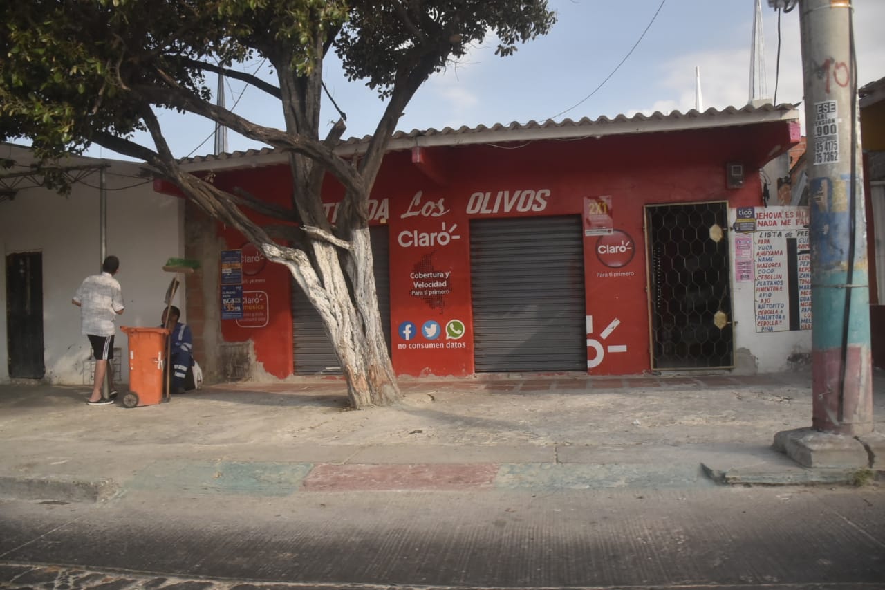Tienda cerradas contra la extorsión.
