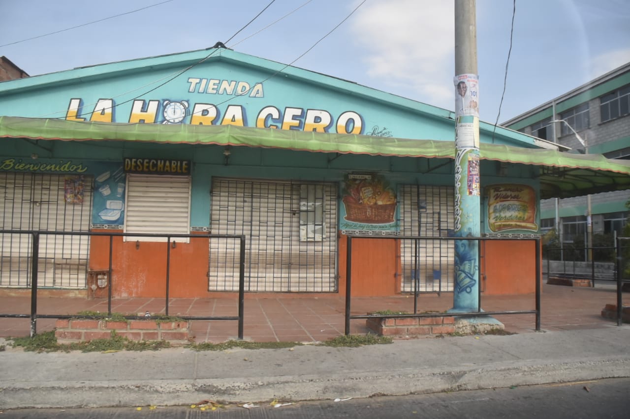 Tienda cerradas contra la extorsión.