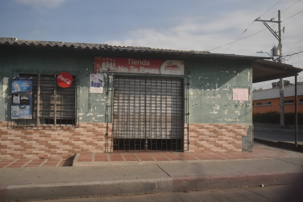 Tienda cerradas contra la extorsión.