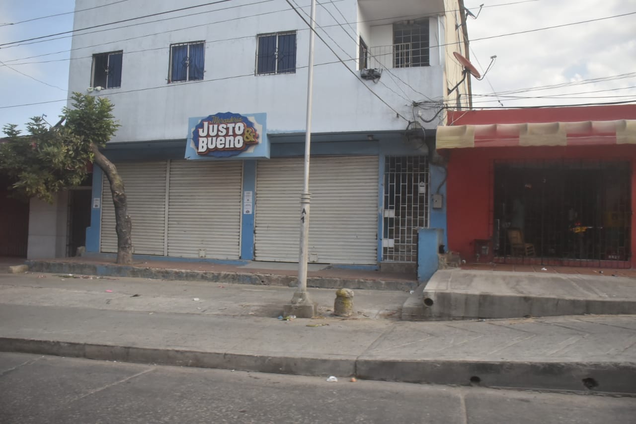 Tienda cerradas contra la extorsión.