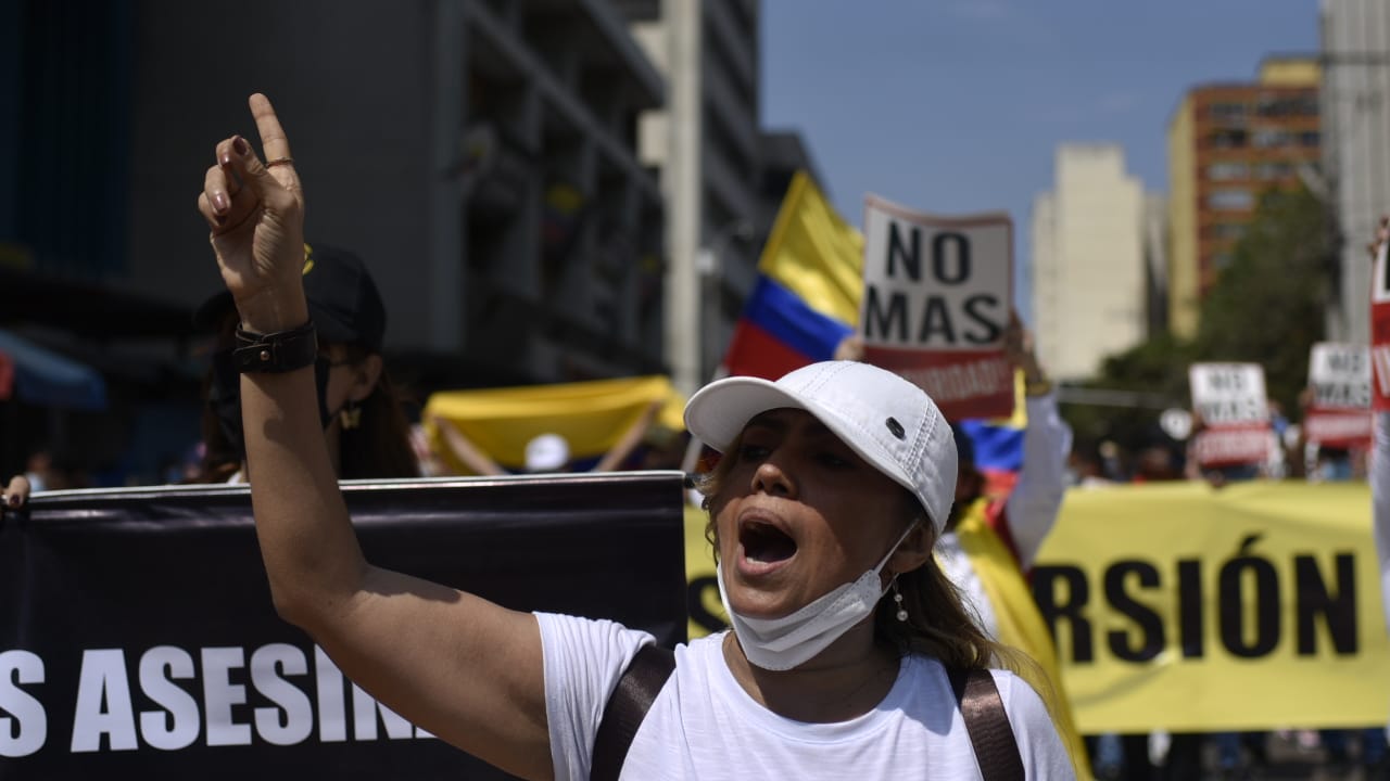 Imagen de la marcha de comerciantes contra la extorsión.