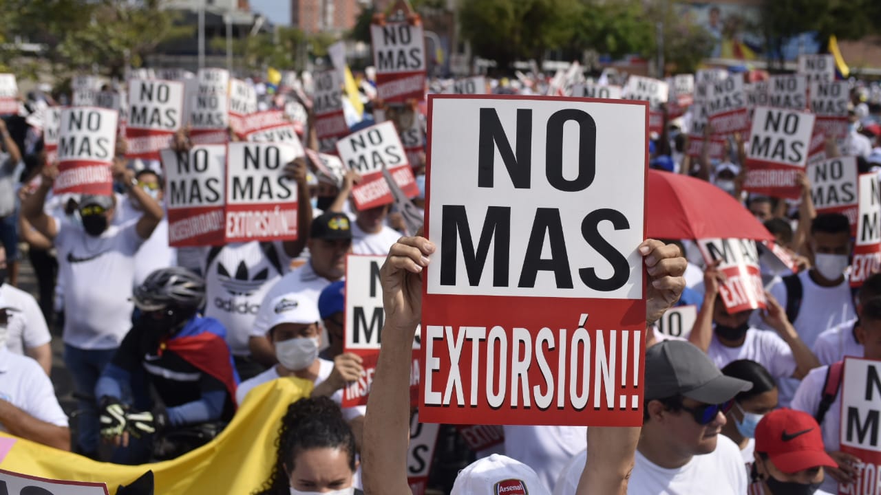 Imagen de la marcha de comerciantes contra la extorsión.