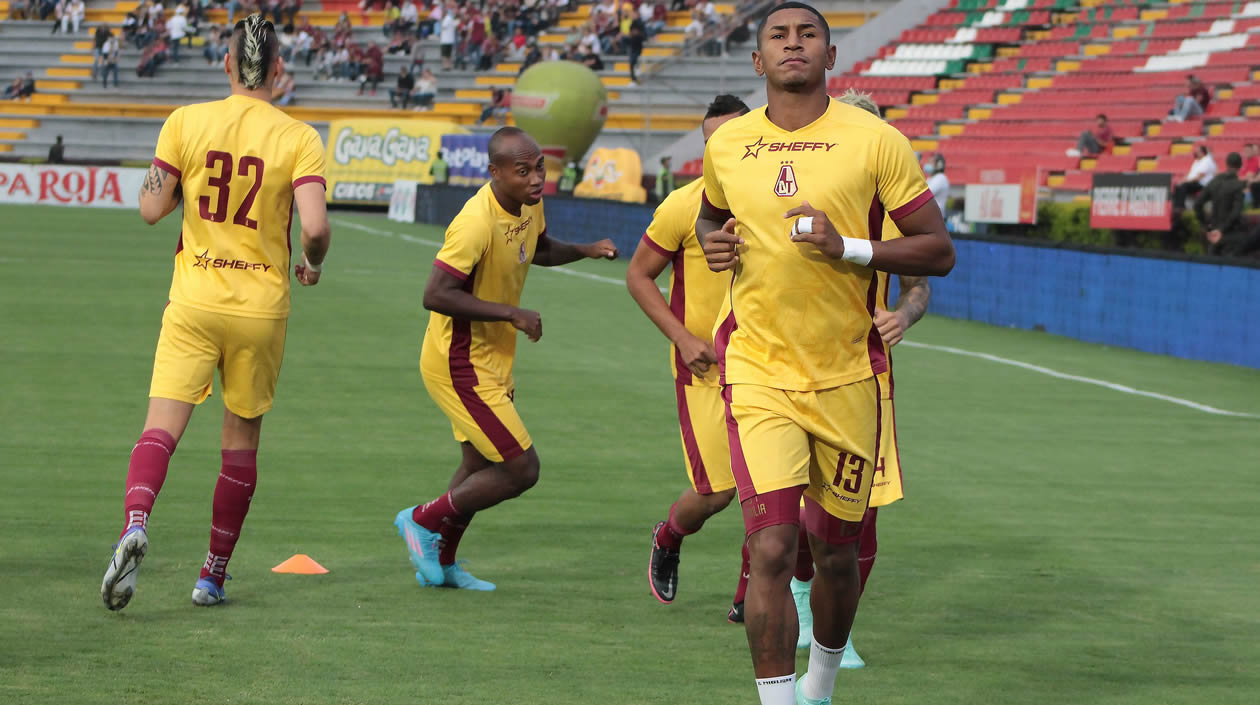 Calentamiento previo de jugadores de Deportes Tolima.