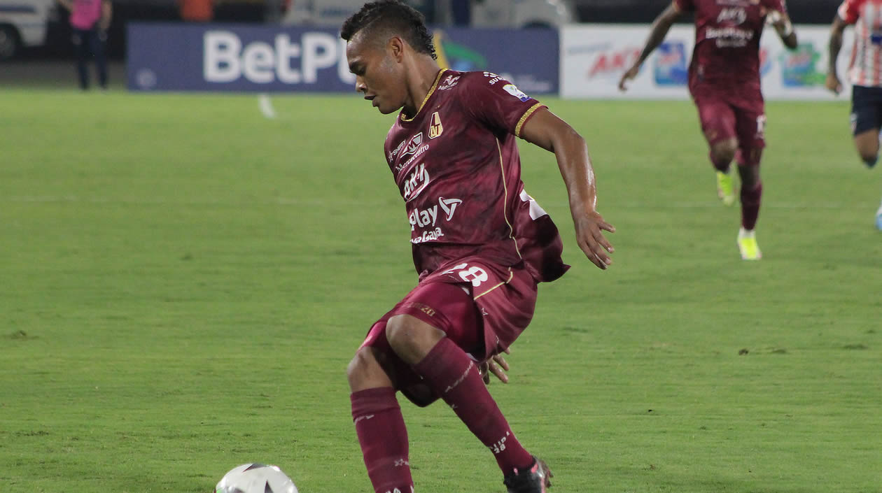 Luis Miranda en una acción ofensiva local.