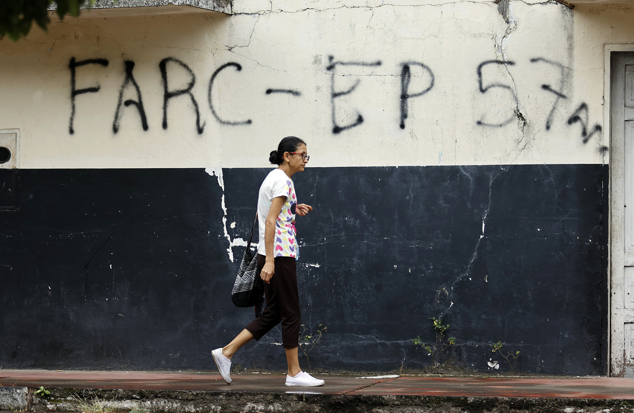 Grafitis de las disidencias de las Farc en Puerto Nariño