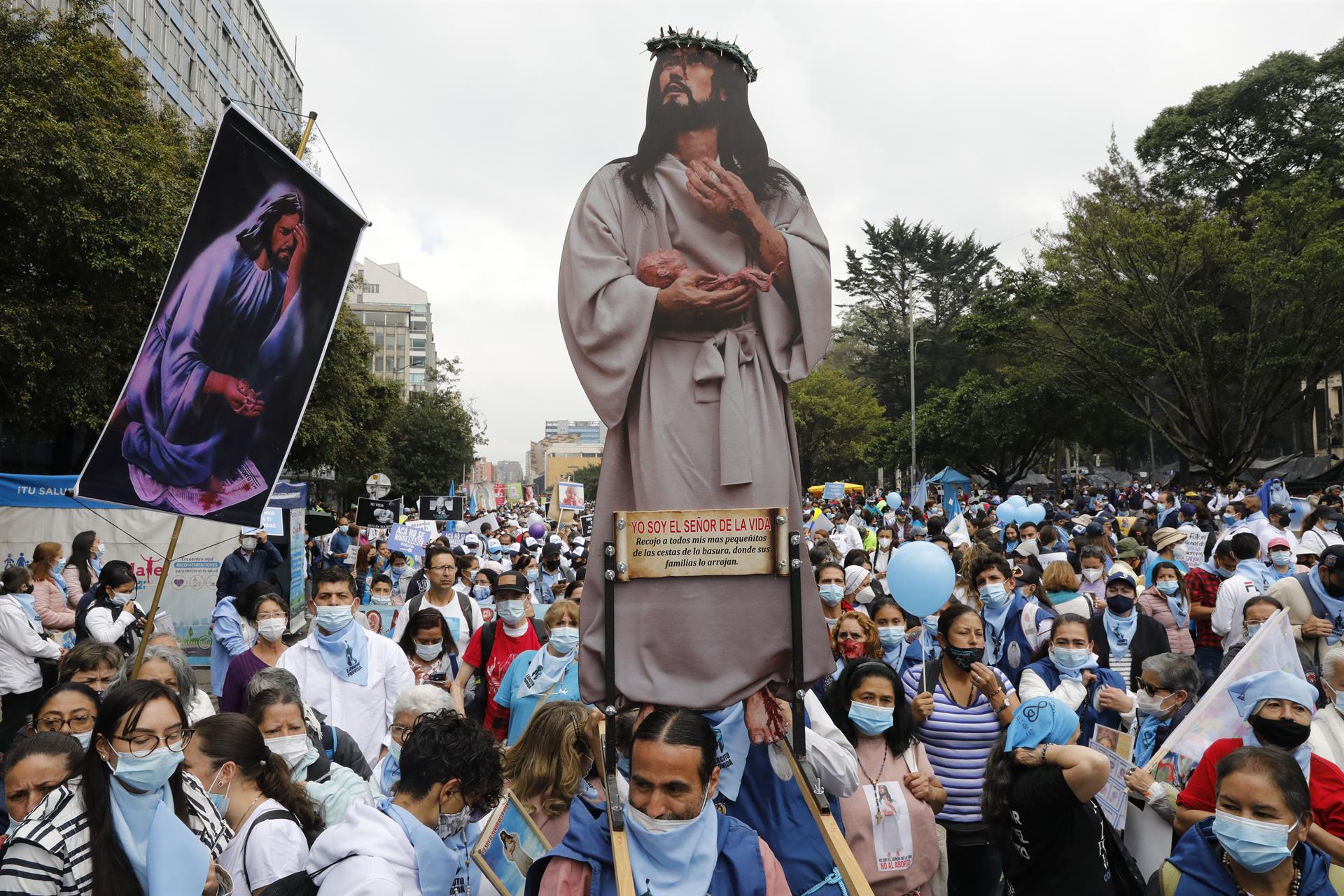 Momentos de la marcha provida en Bogotá. 
