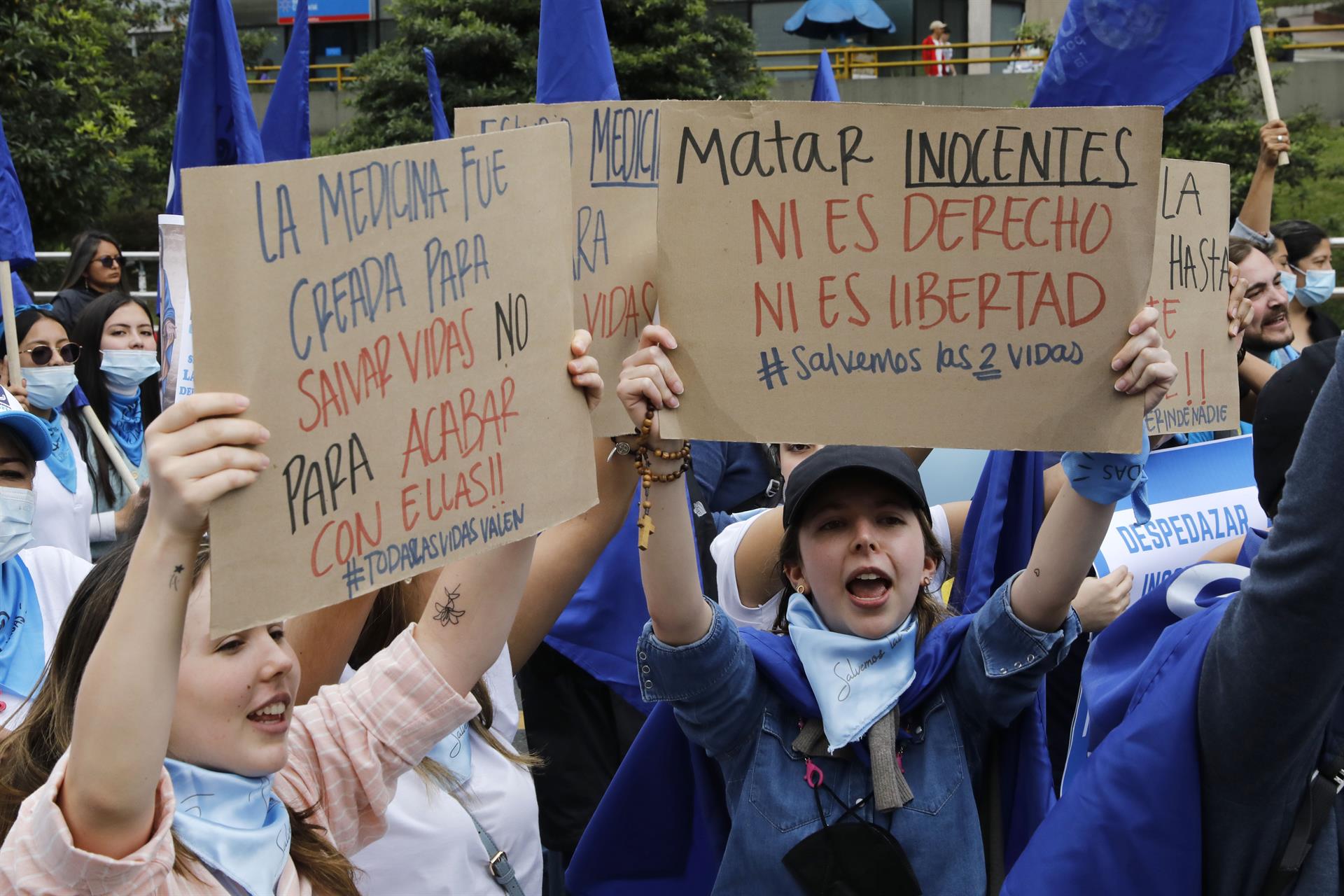 Momentos de la marcha provida en Bogotá. 