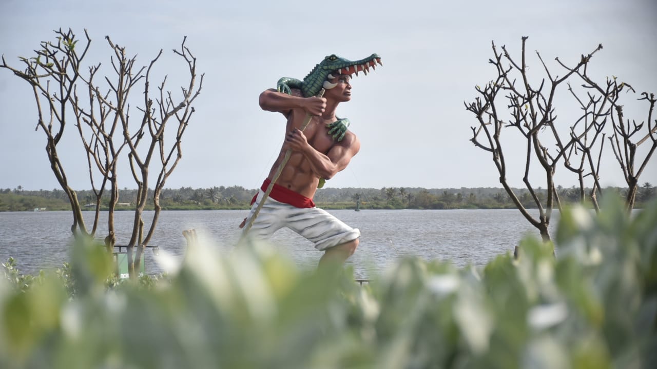 La belleza de la exposición con el 'Hombre Caimán'. 