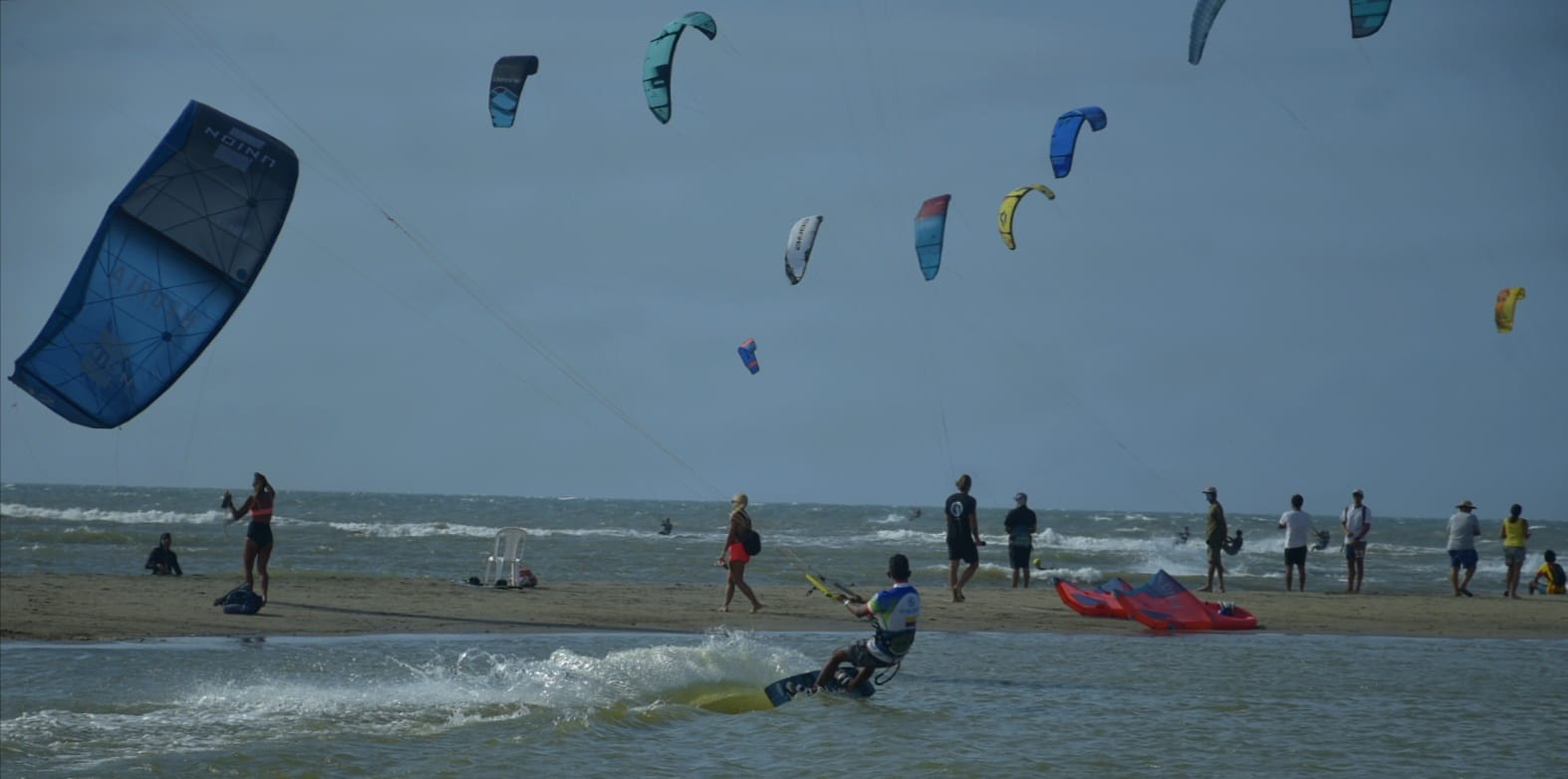 Postal de la primera jornada del Mundial de Kitesurf. 