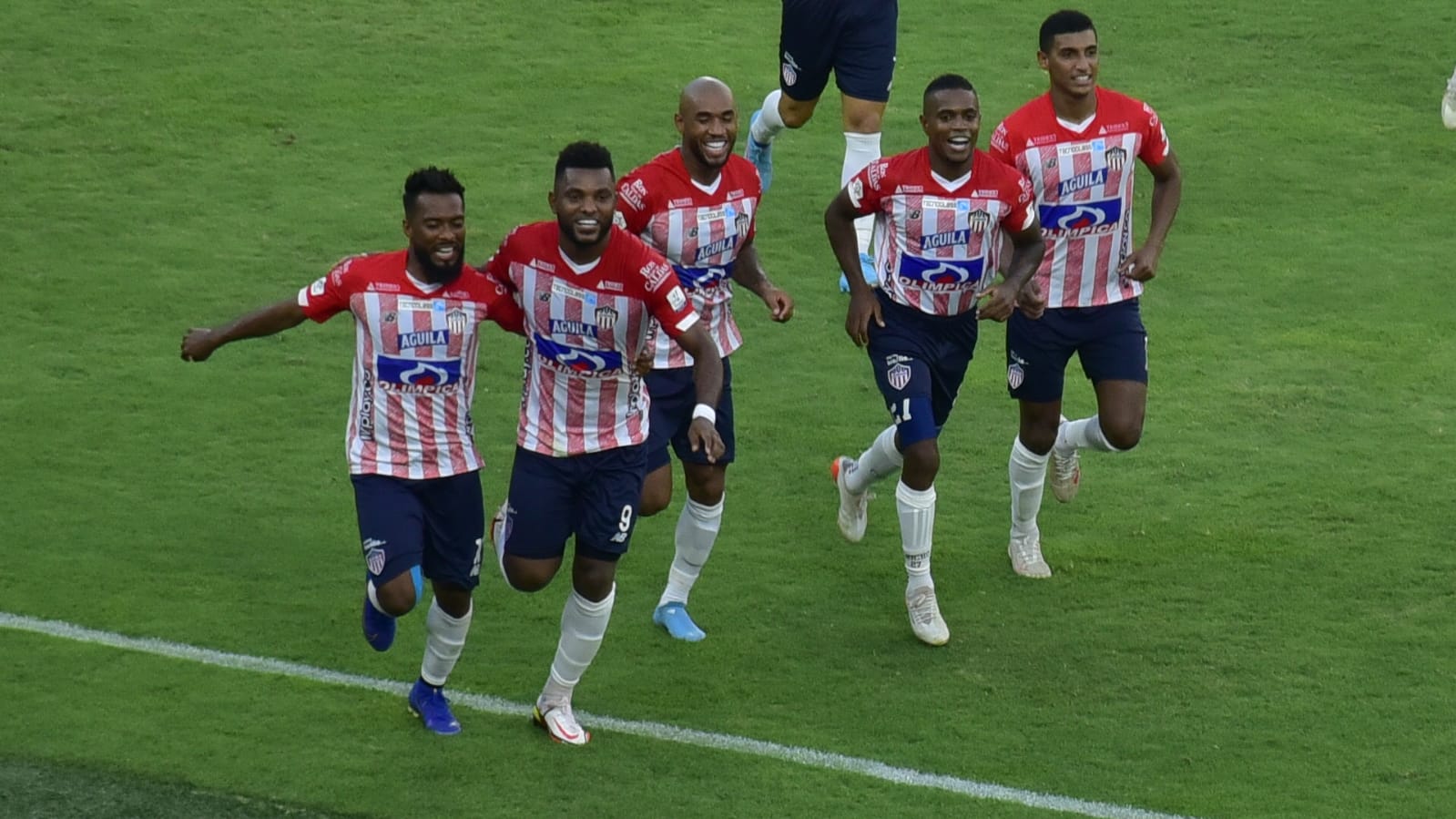 Festejo del 3-1 del Junior.