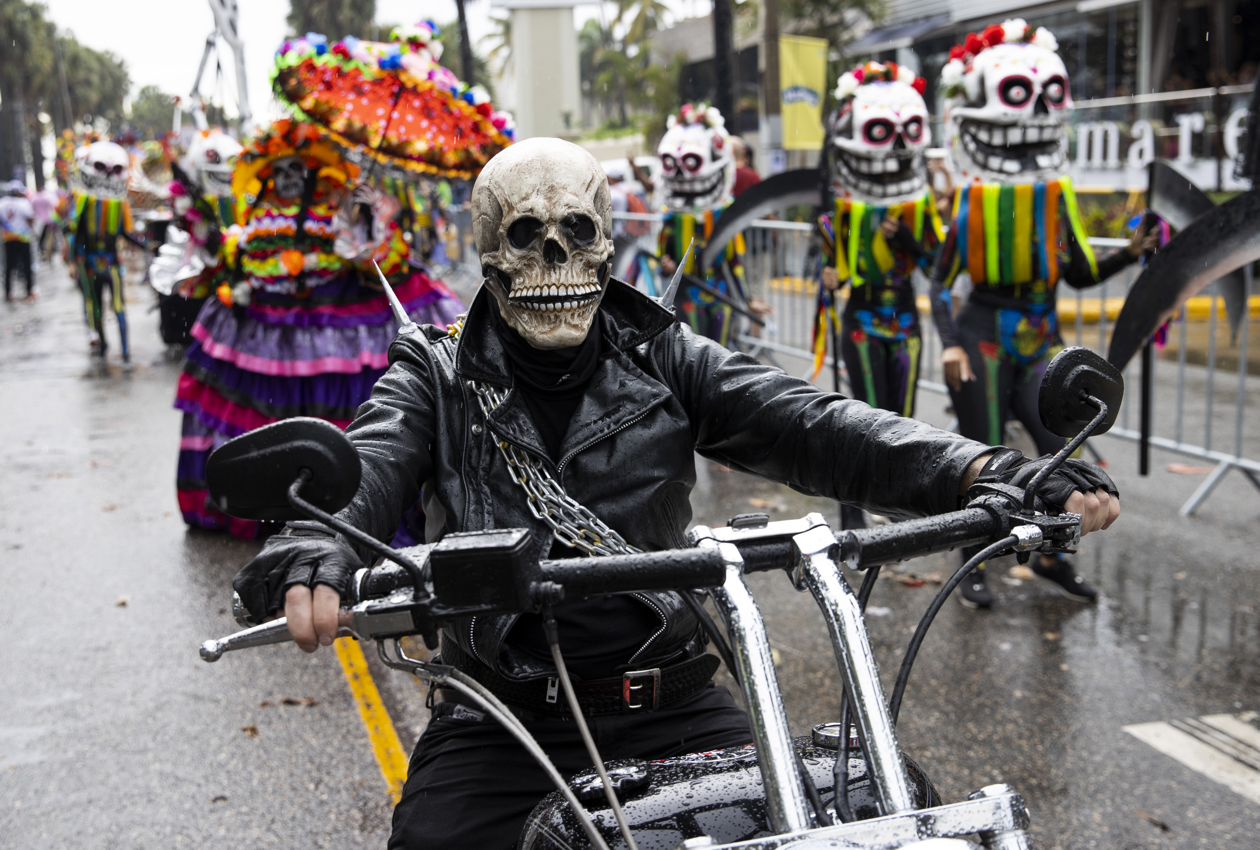 Comparsas participando en el Desfile Nacional de Carnaval 2022.