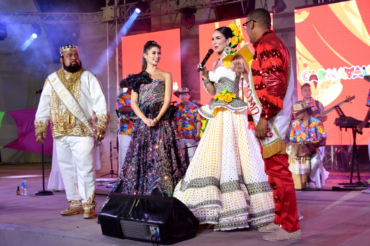 El Rey Momo del Carnaval de la 44, Libardo Luna, más conocido como 'Mario Baracus'; la Reina del Carnaval de Barranquilla 2022, Valeria Charris Salcedo; la Reina del Carnaval de la 44, Paula Sarmiento y el Rey Momo del Carnaval de Barranquilla 2022, Kevin Torres,