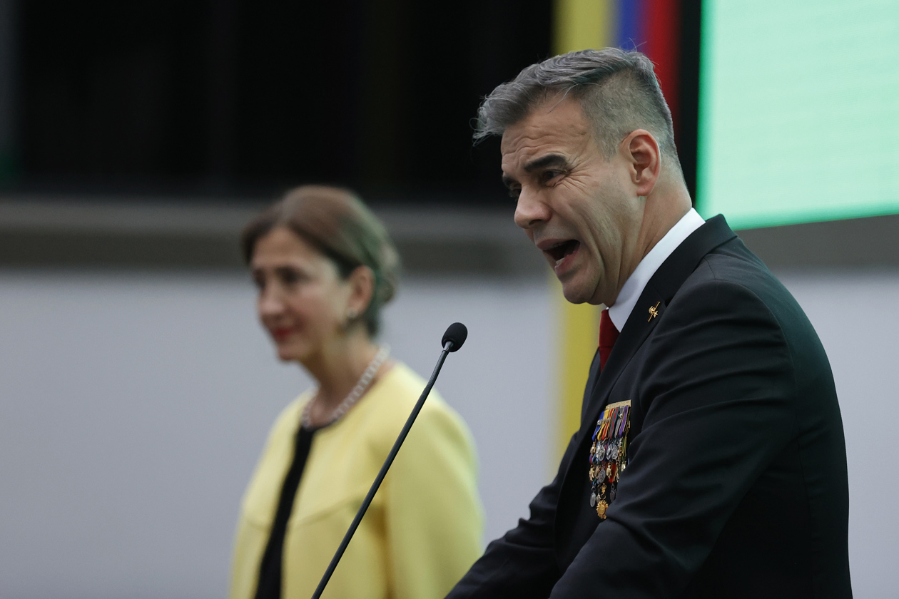 Íngrid Betancourt junto a su fórmula vicepresidencial, el coronel José Luis Esparza (i).