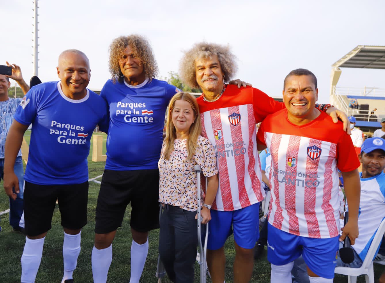 Gobernación del Atlántico. El Pibe Valderrama fue invitado a la entrega del estadio en Suan.