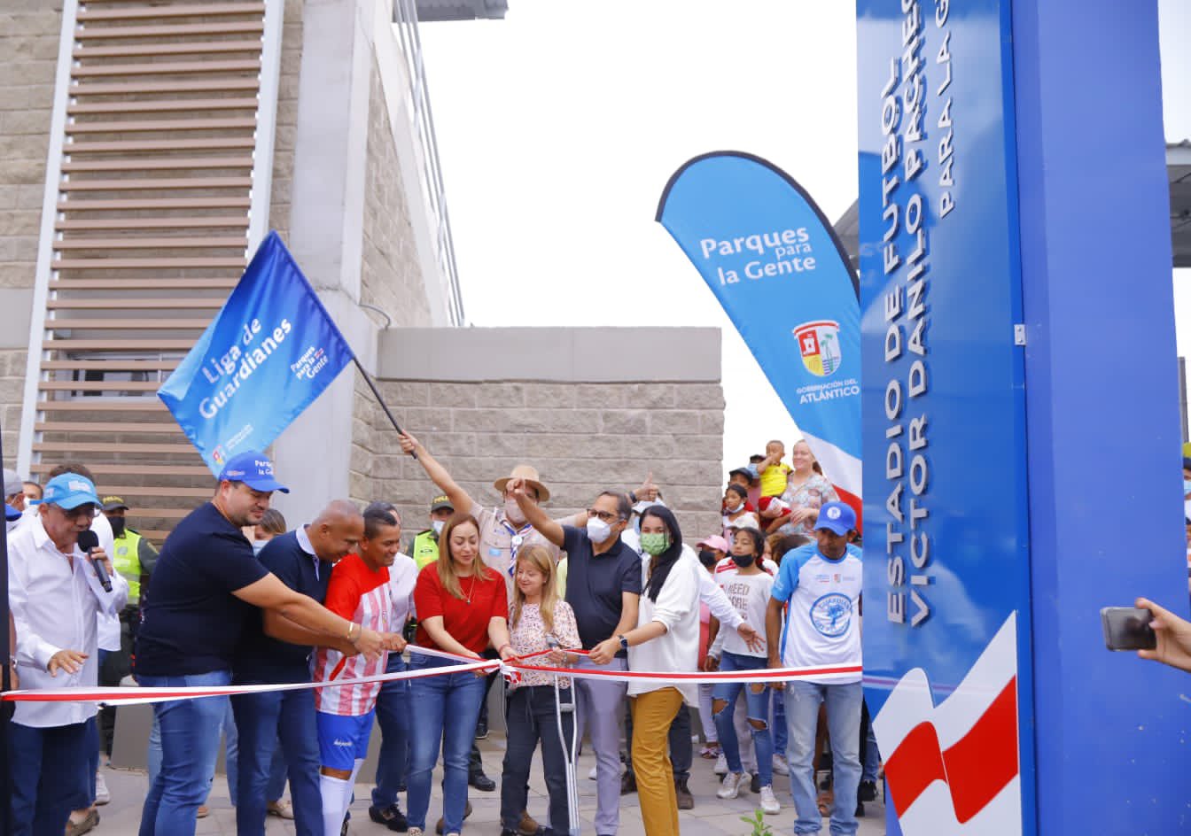 Entrega del estadio de fútbol Victor Danilo Pacheco en Suan.