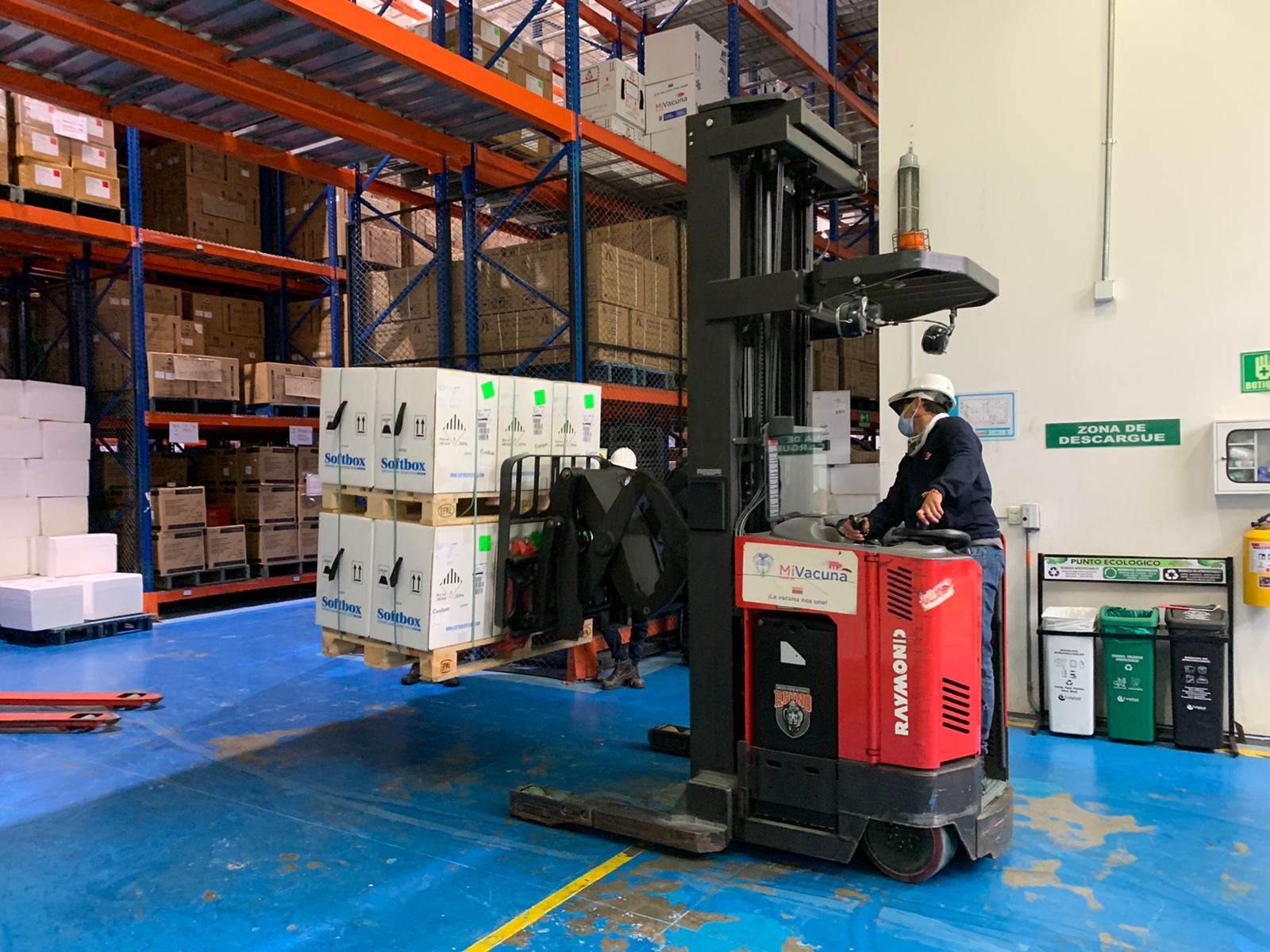 MInSalud Vacunas de Pfizer llegando a Colombia, procedente de Alemania.