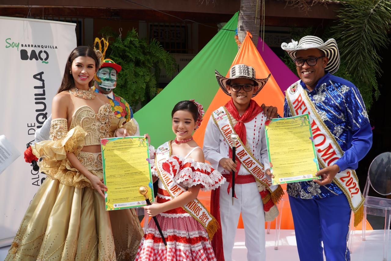 La Reina del Carnaval 2022, Valeria Charris, la reina infantil Victoria Char, el rey infantil Juanjo, y el Rey Momo, Kevin Torres.