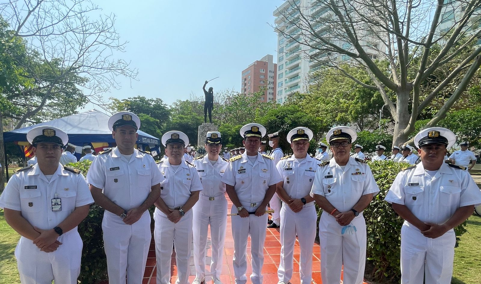 Asistentes al homenaje al Almirante Padilla.