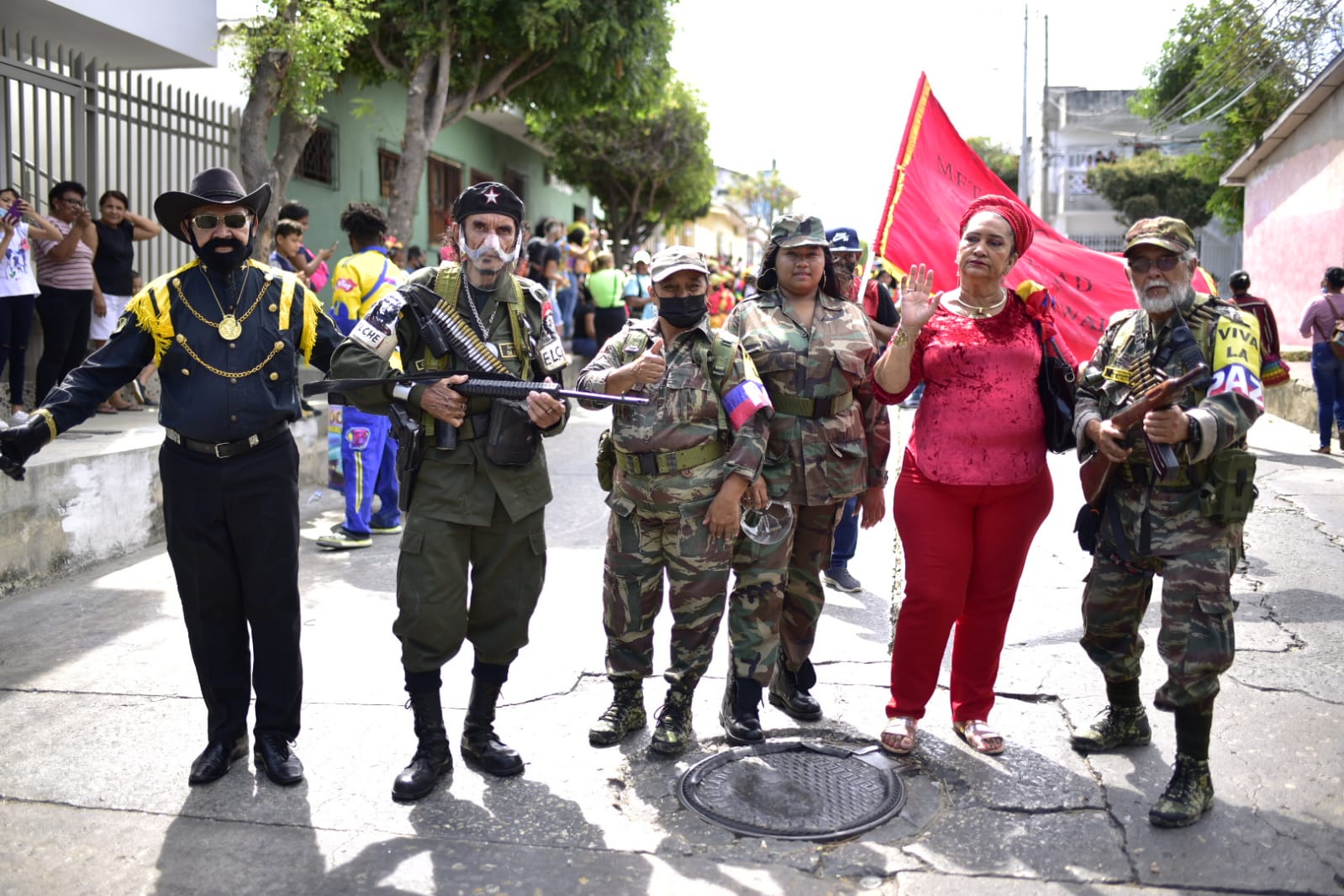 Piedad Córdoba y los guerrilleros de las FARC.