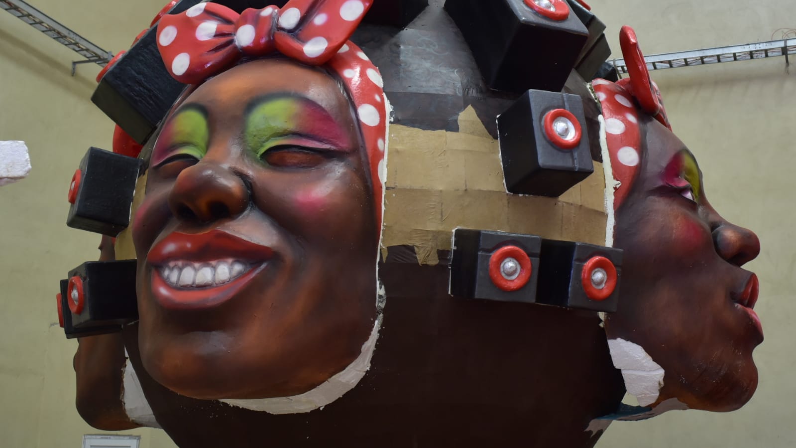 15 carrozas recorrerán la Vía 40 este Sábado de Carnaval.