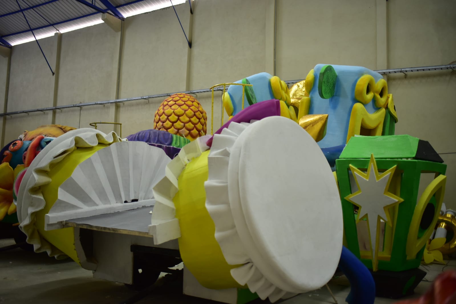 15 carrozas recorrerán la Vía 40 este Sábado de Carnaval.