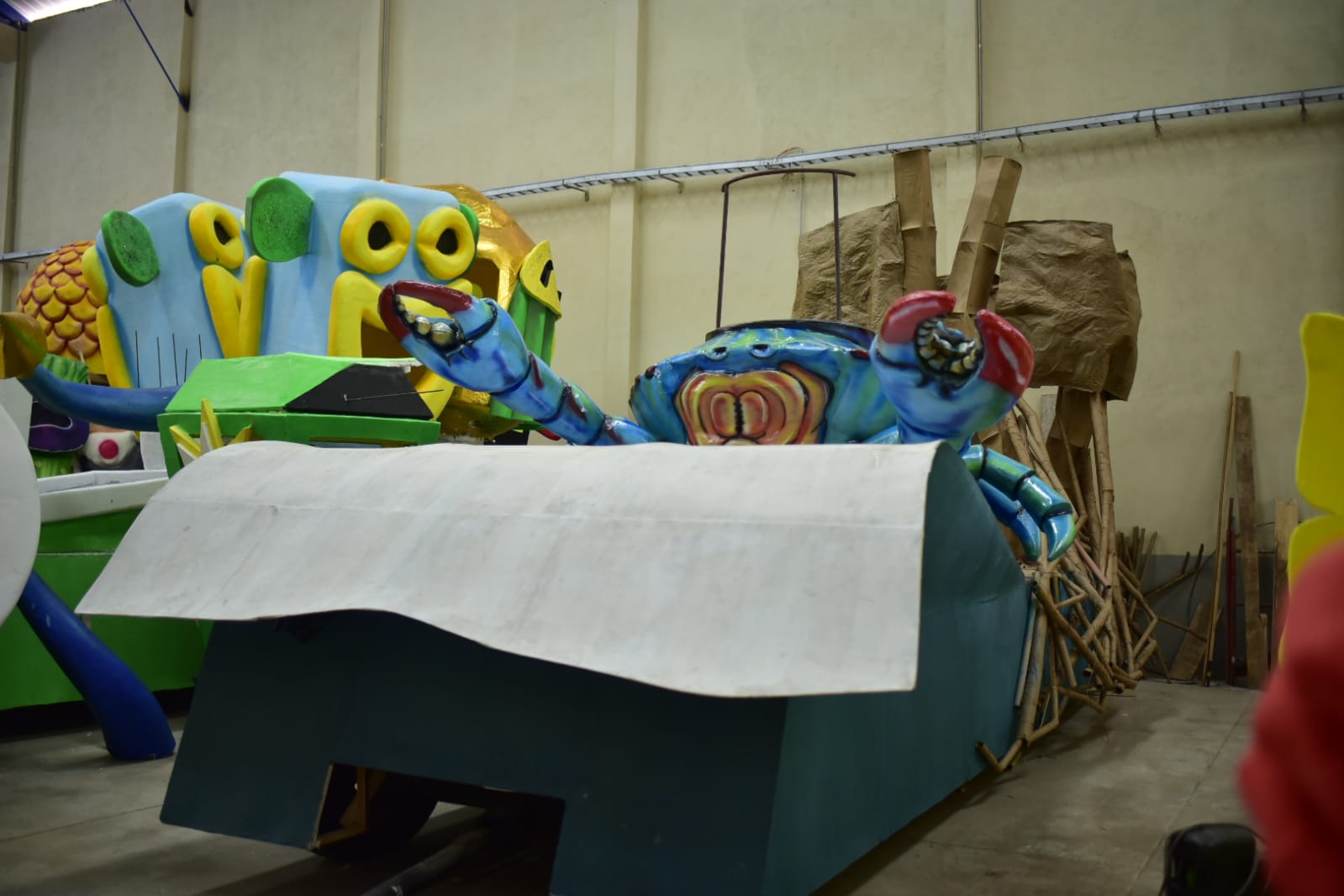 Carrozas muestran el renacer del Carnaval
