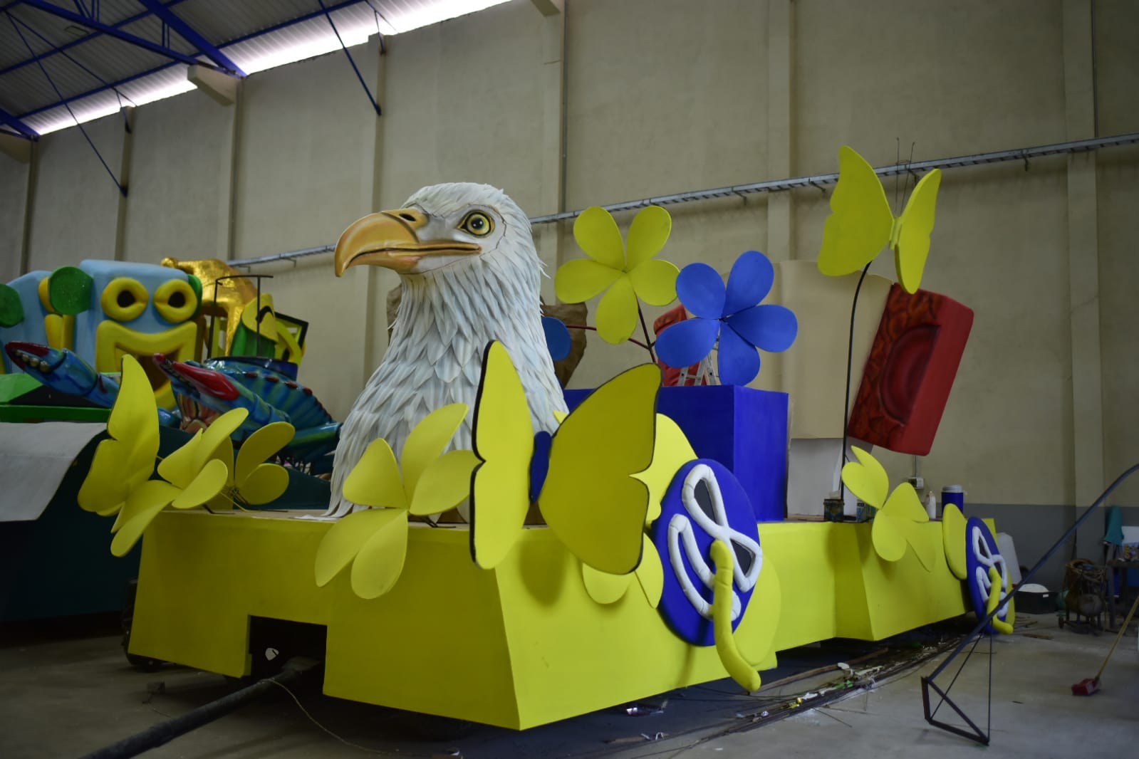 Carrozas muestran el renacer del Carnaval