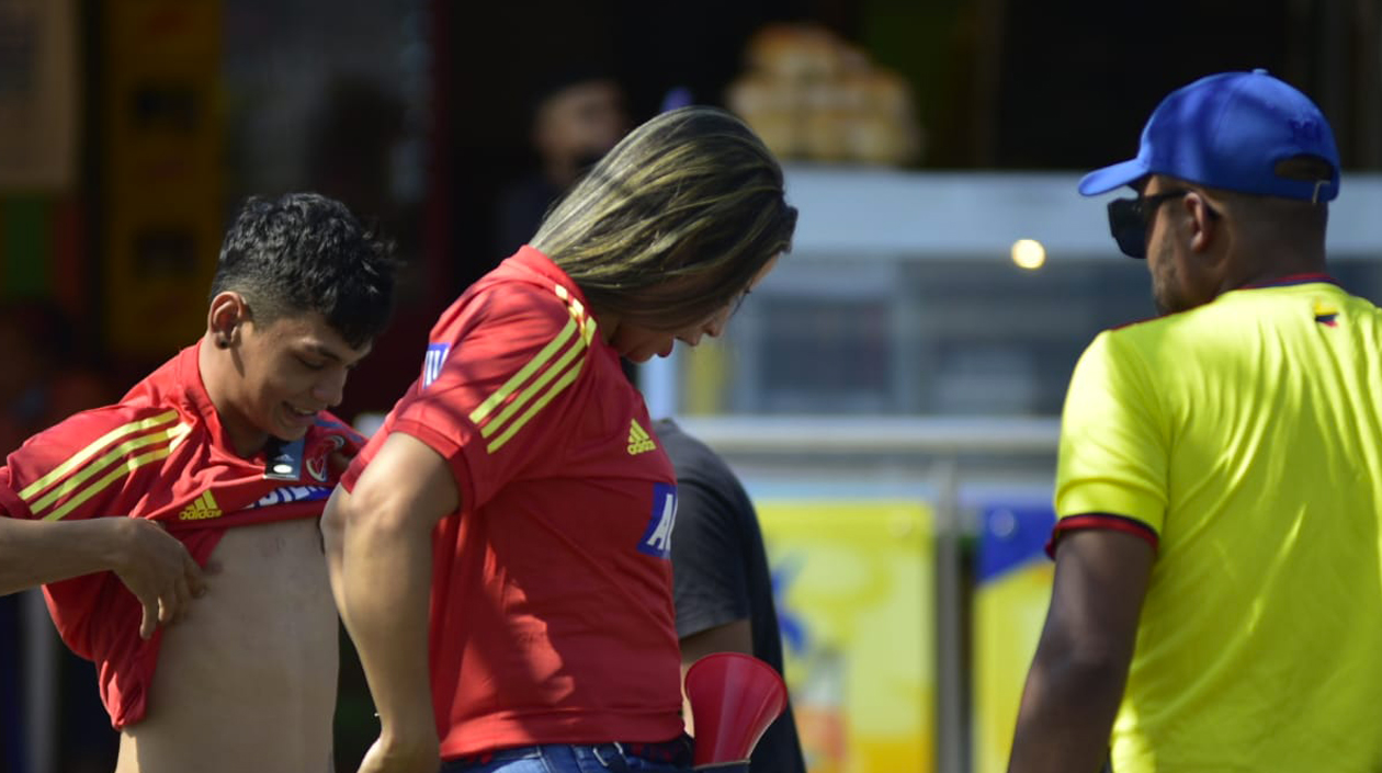 Ambiente por el partido de la Selección Colombia.