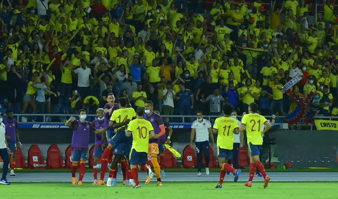 Jugadores colombianos festejando el golazo de Luis Díaz.