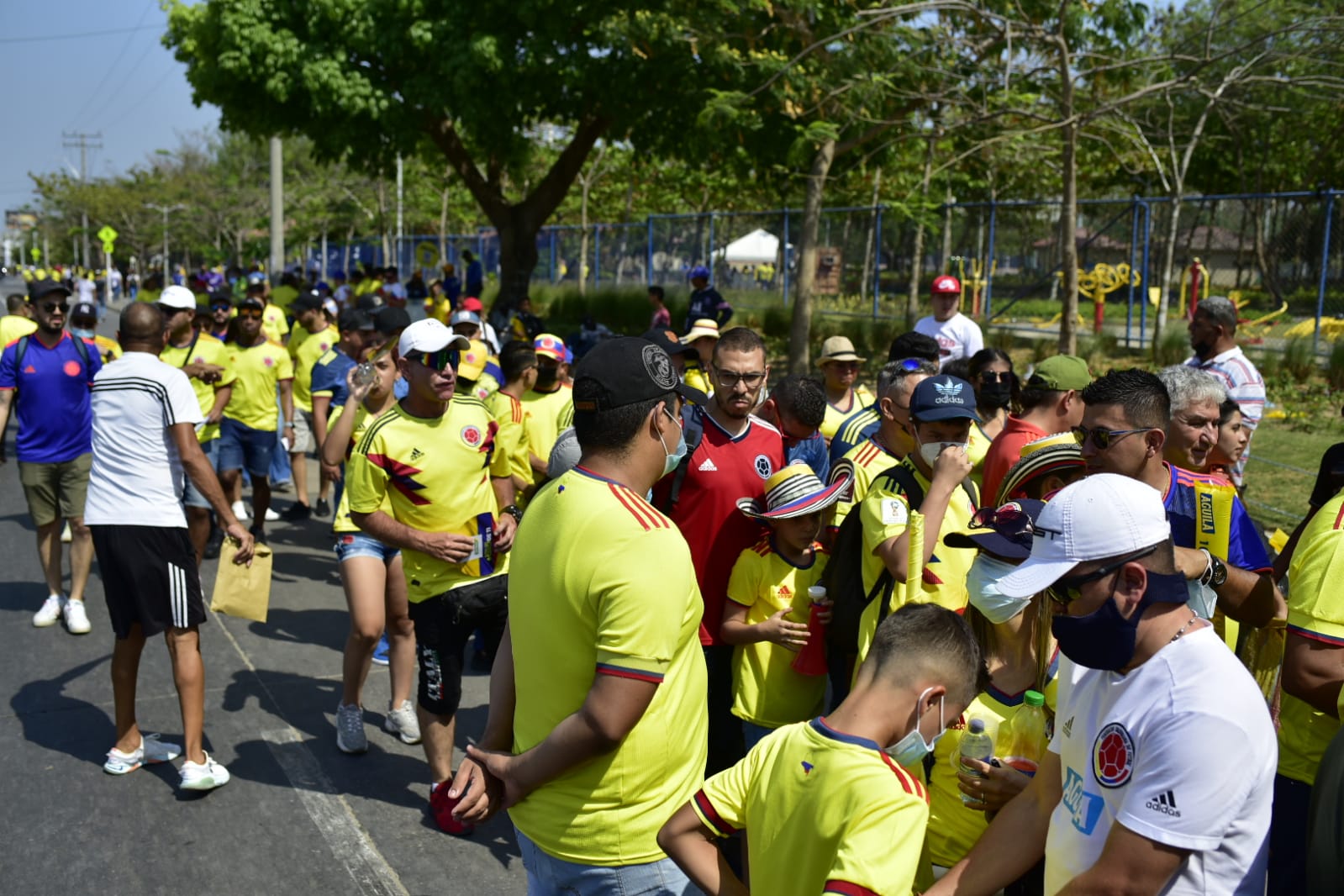 Ambiente por el partido de la Selección Colombia.